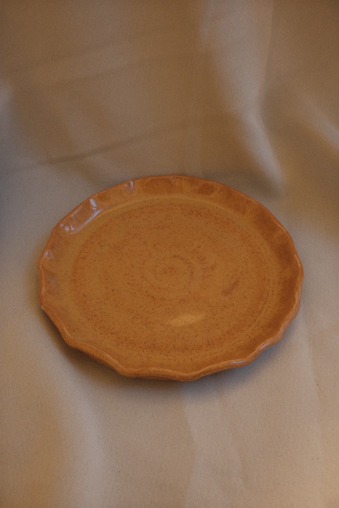 ruffle turmeric plate