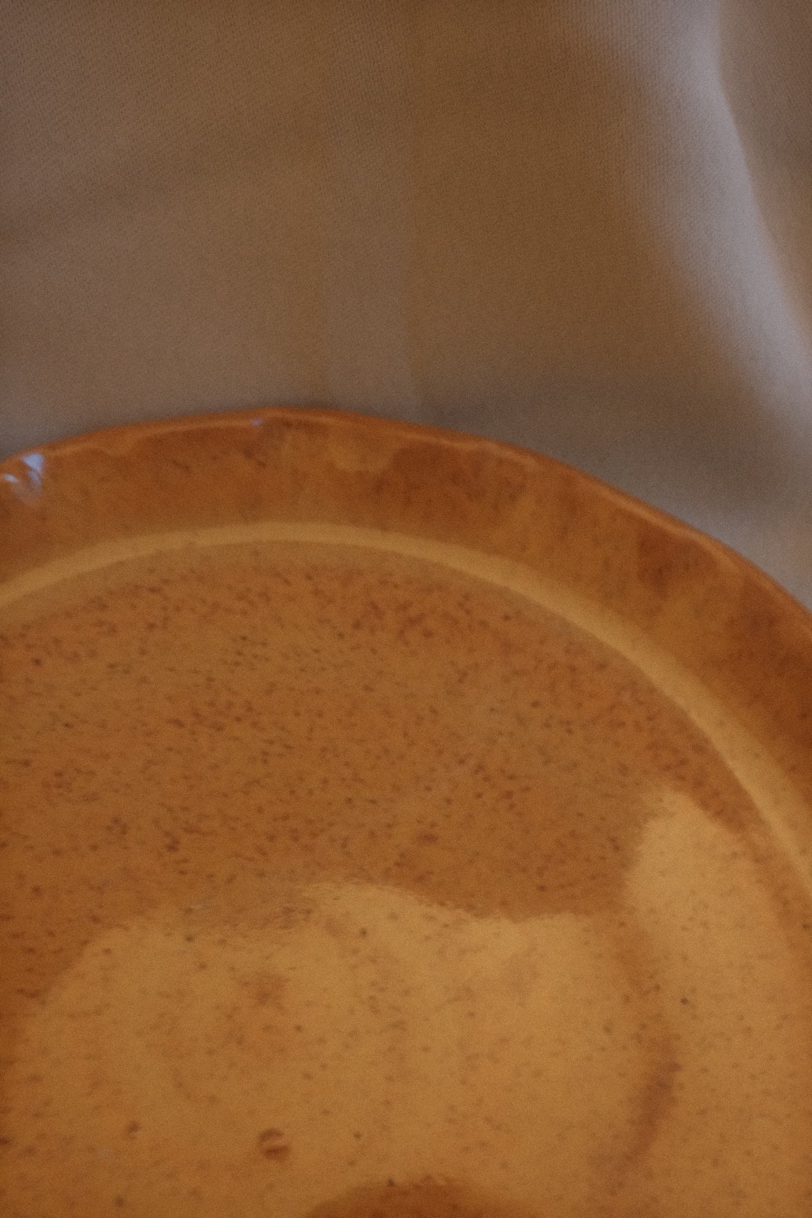 ruffle turmeric plate