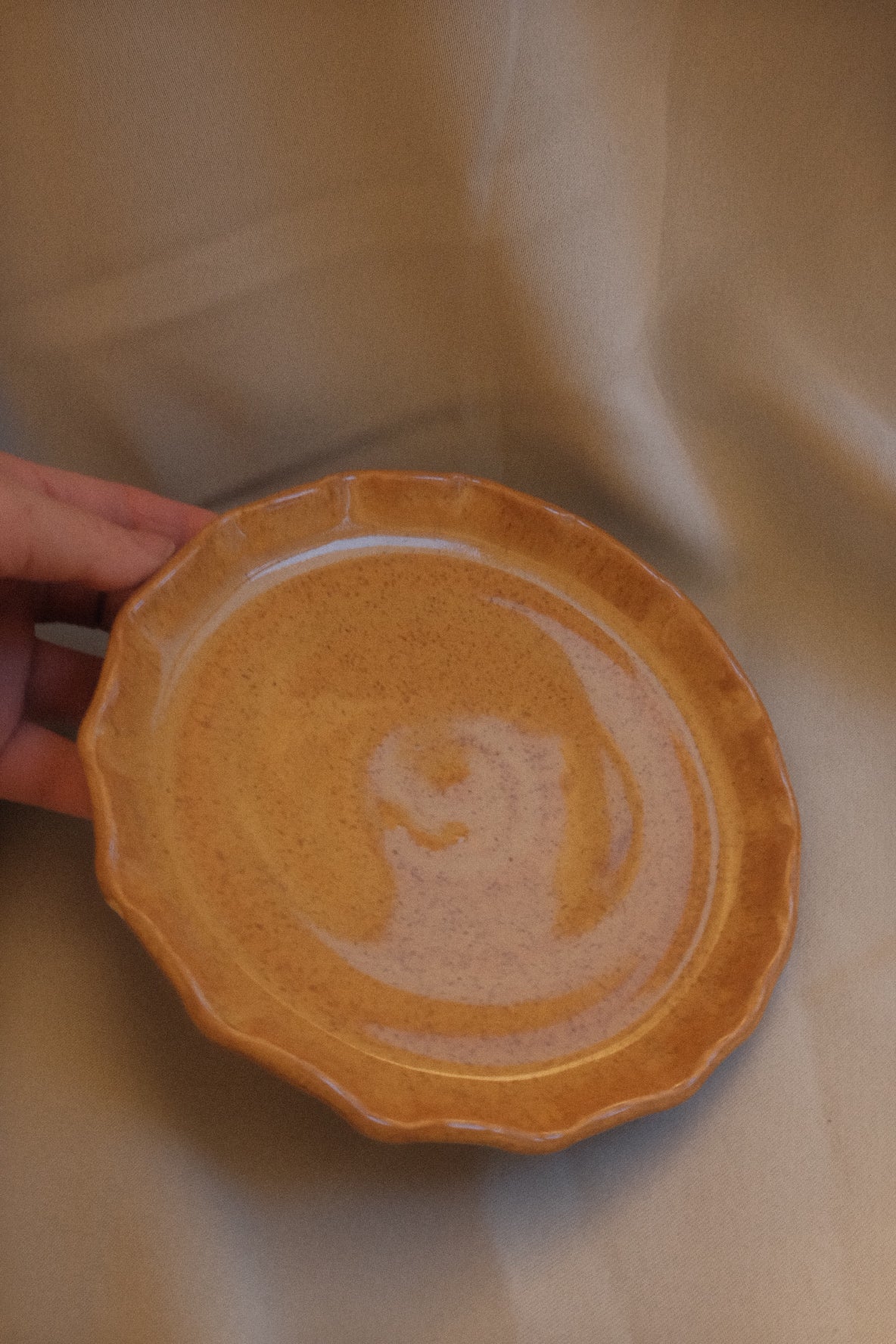 ruffle turmeric plate